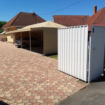 Garden Apartmanhaz 2 Hajdúszoboszló Exterior foto